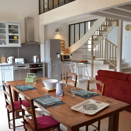 Maison De Spacieuse A La Campagne Avec Jardin Clos, Wifi, Velos Gratuits Et Equipements Bebe. - Fr-1-653-139 컨트리하우스 *