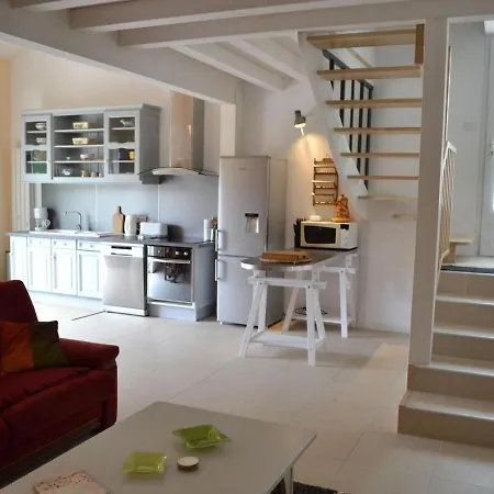 Maison De Spacieuse A La Campagne Avec Jardin Clos, Wifi, Velos Gratuits Et Equipements Bebe. - Fr-1-653-139 컨트리하우스