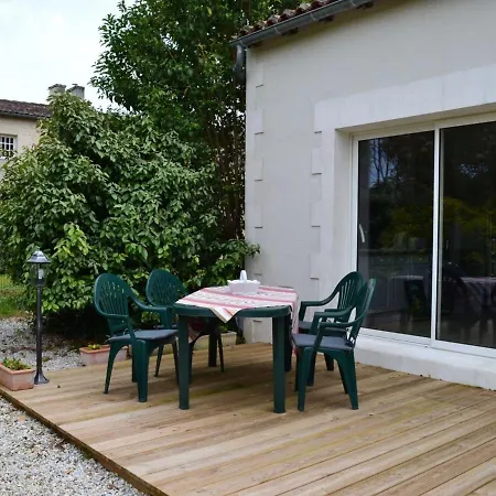 Hébergement de vacances Maison De Spacieuse à La Campagne Avec Jardin Clos, Wifi, Vélos Gratuits Et équipements Bébé. - Fr-1-653-139