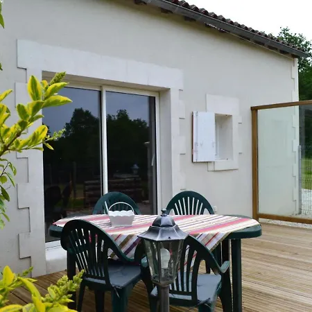 Hébergement de vacances Maison De Spacieuse à La Campagne Avec Jardin Clos, Wifi, Vélos Gratuits Et équipements Bébé. - Fr-1-653-139