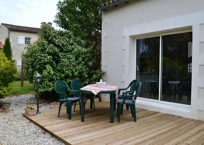 Prázdninový dům Maison De Spacieuse A La Campagne Avec Jardin Clos, Wifi, Velos Gratuits Et Equipements Bebe. - Fr-1-653-139