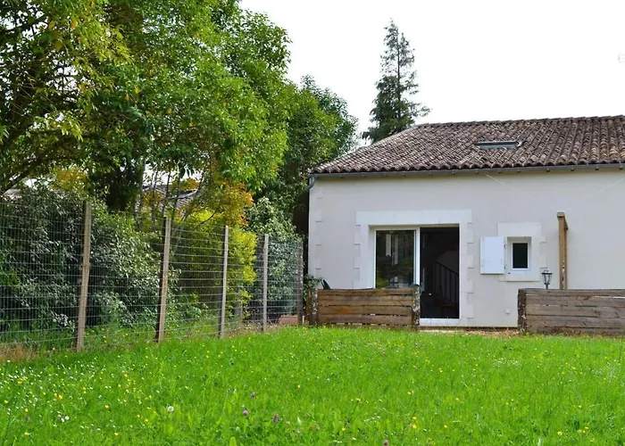 Prázdninový dům Maison De Spacieuse A La Campagne Avec Jardin Clos, Wifi, Velos Gratuits Et Equipements Bebe. - Fr-1-653-139