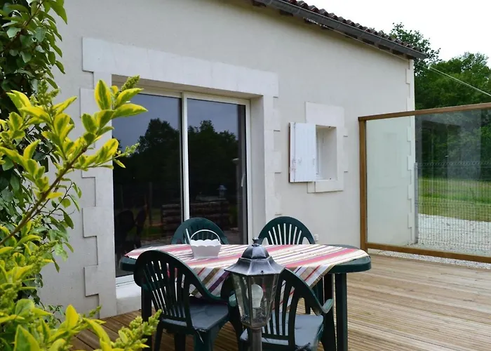Prázdninový dům Maison De Spacieuse A La Campagne Avec Jardin Clos, Wifi, Velos Gratuits Et Equipements Bebe. - Fr-1-653-139